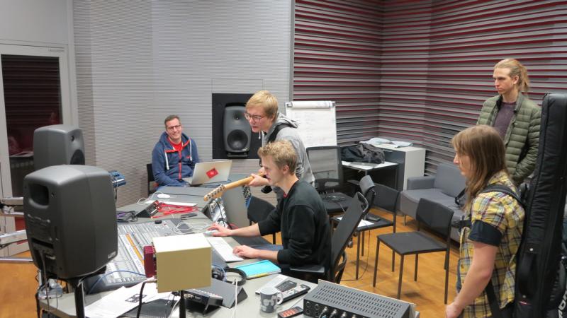 Miikka Huttunen & students at work